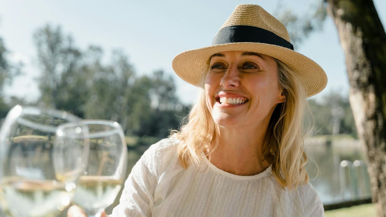 Howlong Courthous ehoitel wine drinkers