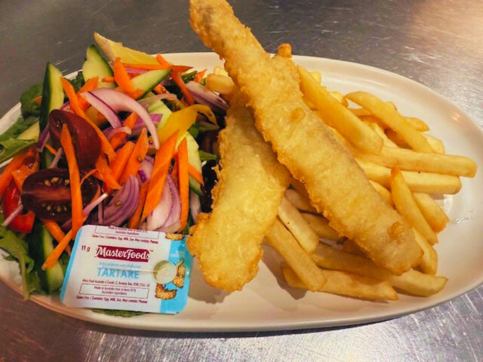 Bogan Gate Pub fish with chips and salad