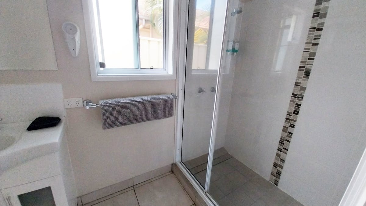 Executive Queen & Deluxe Bathroom