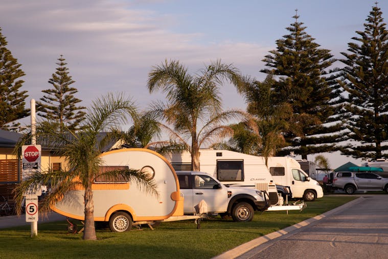 Port Vincent Caravan Park and Seaside Cabins, Powered Caravan Sit...
