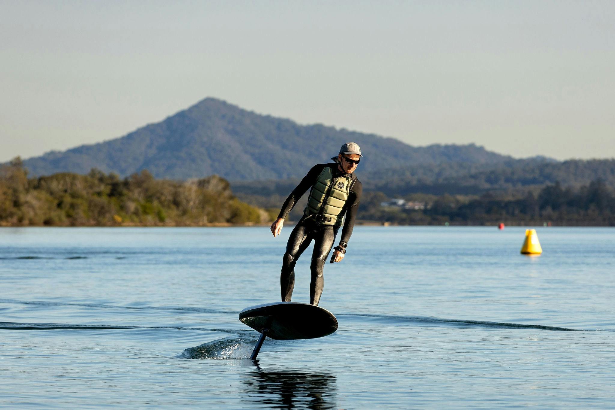 撫平河流或海洋 感覺就像在飛行 電池供電。  輕鬆與朋友或家人一起學習