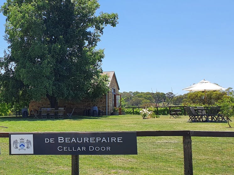 De Beaurepaire Wines cellar door lawns, Rylstone NSW