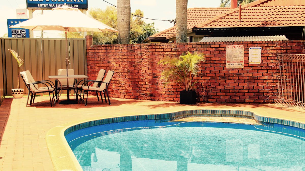 Salt water swimming pool