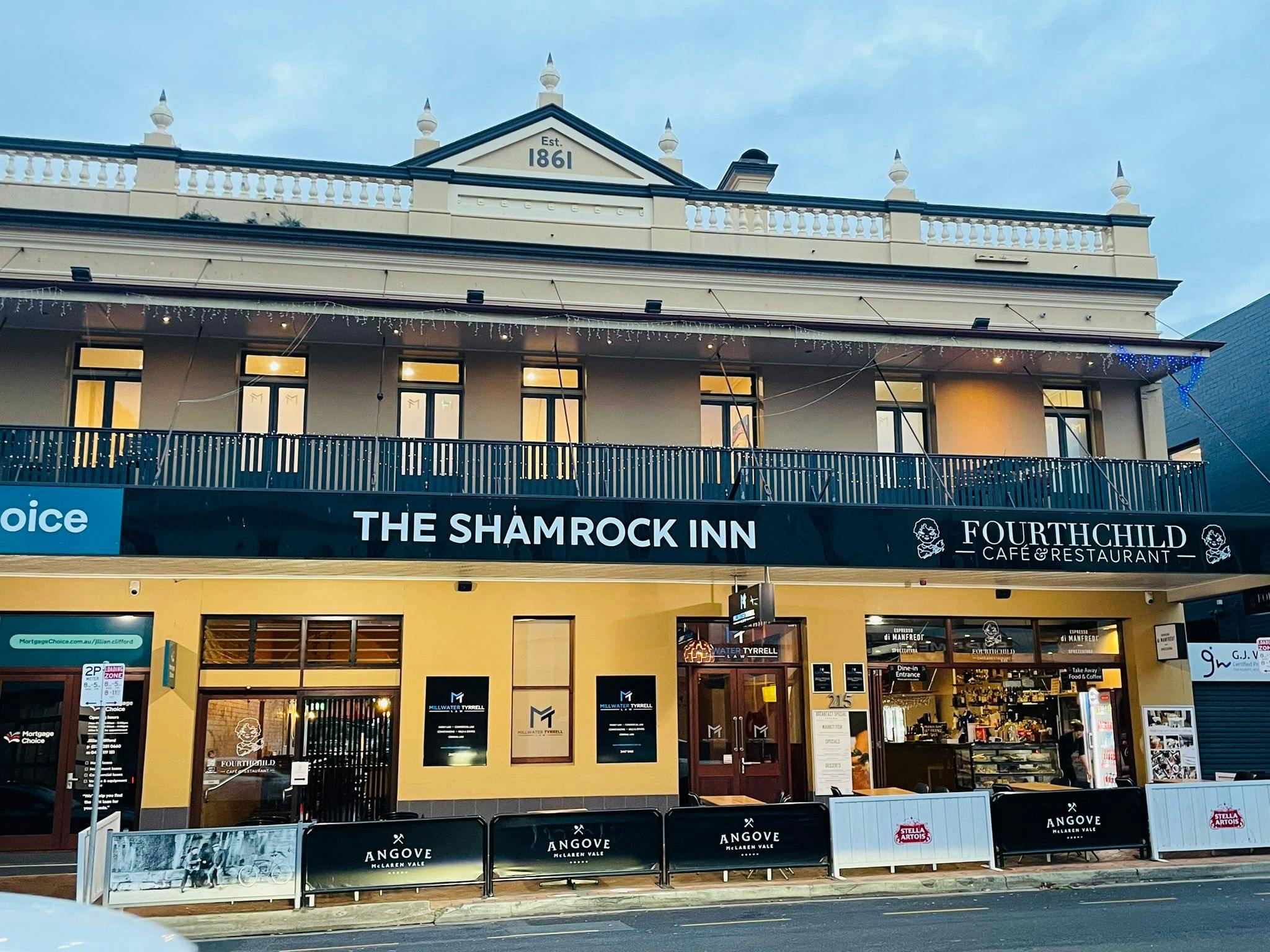 Fourthchild Cafe Restaurant and Lounge Bar