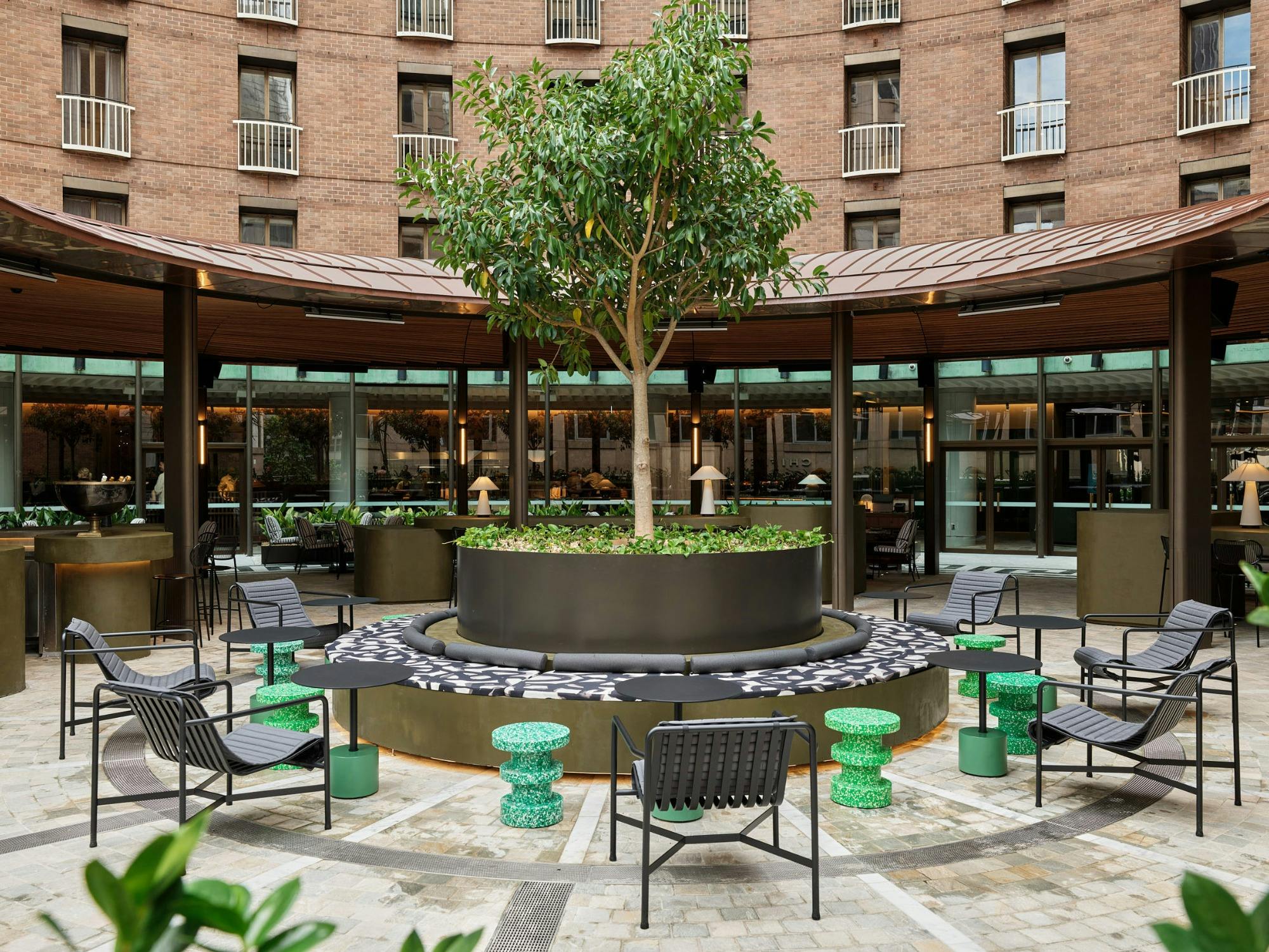 ウェントワース バーでの屋外ダイニング