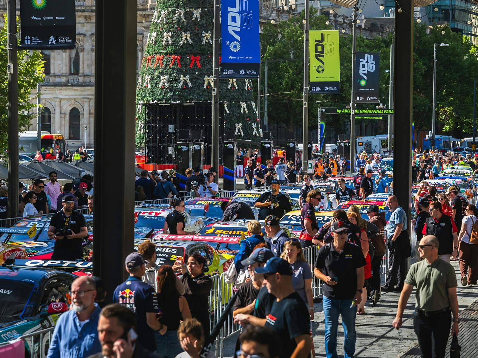 bp Adelaide Grand Final Parade presented by Experience Adelaide Slider Image 4