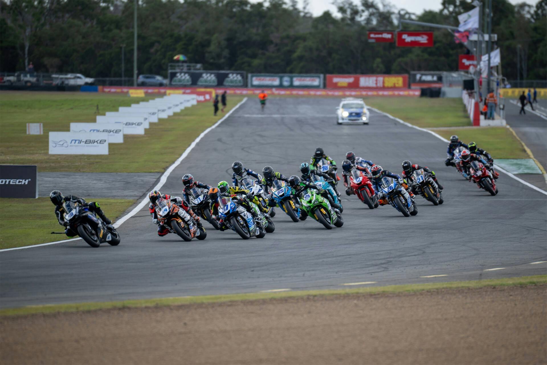 Superbikes pack comes around turn 1