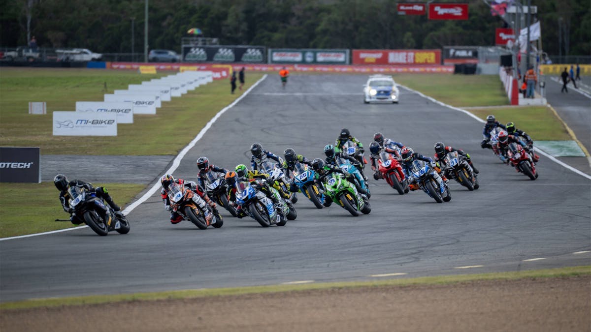 Superbikes pack comes around turn 1