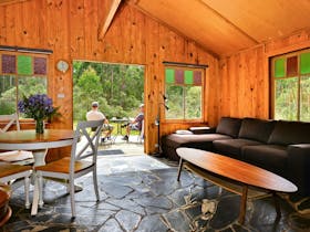 Saintys Creek Cottage: lounge area and bush views.