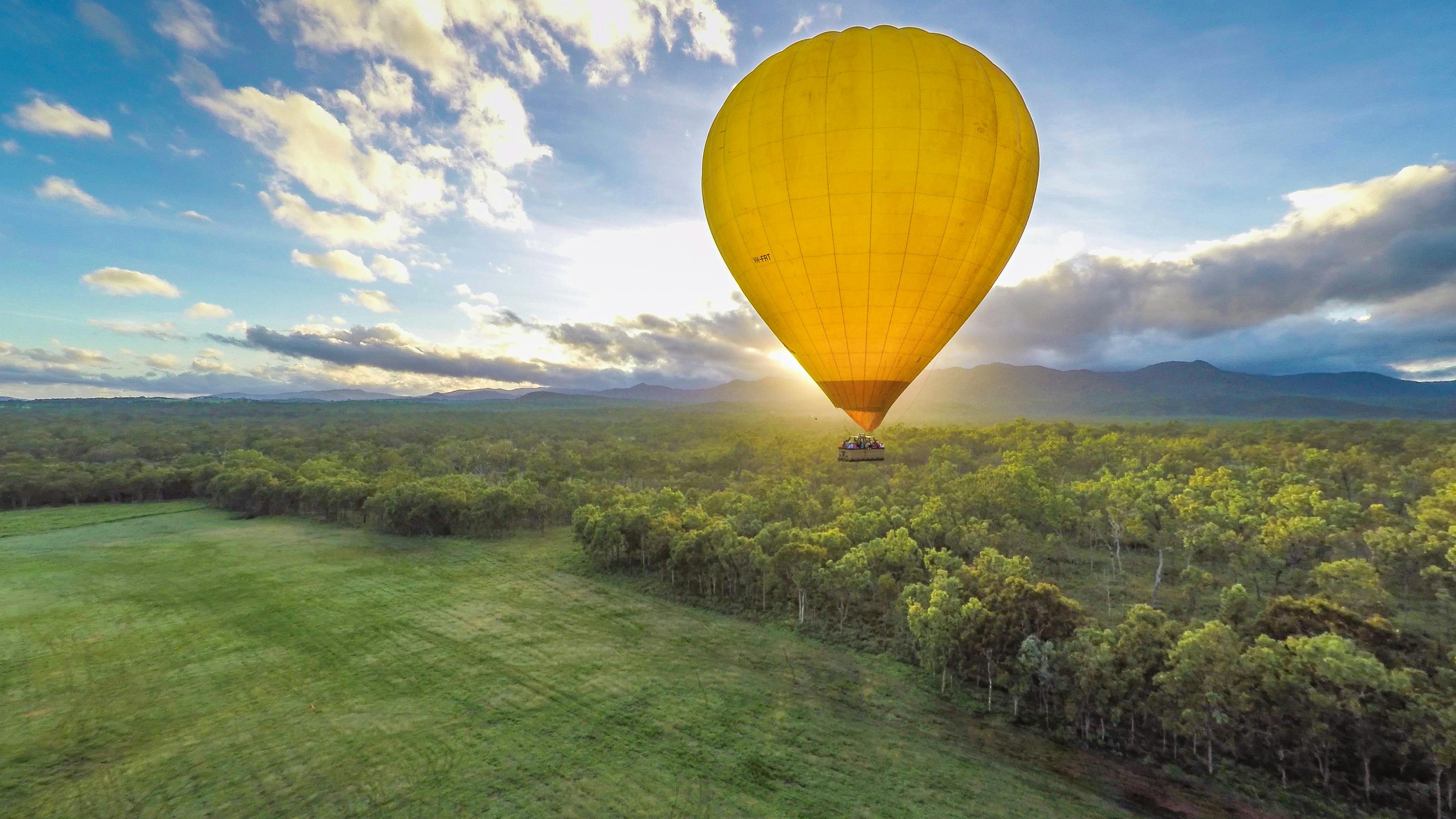 Cairns Hot Air Ballooning and BadFishy Jetboating