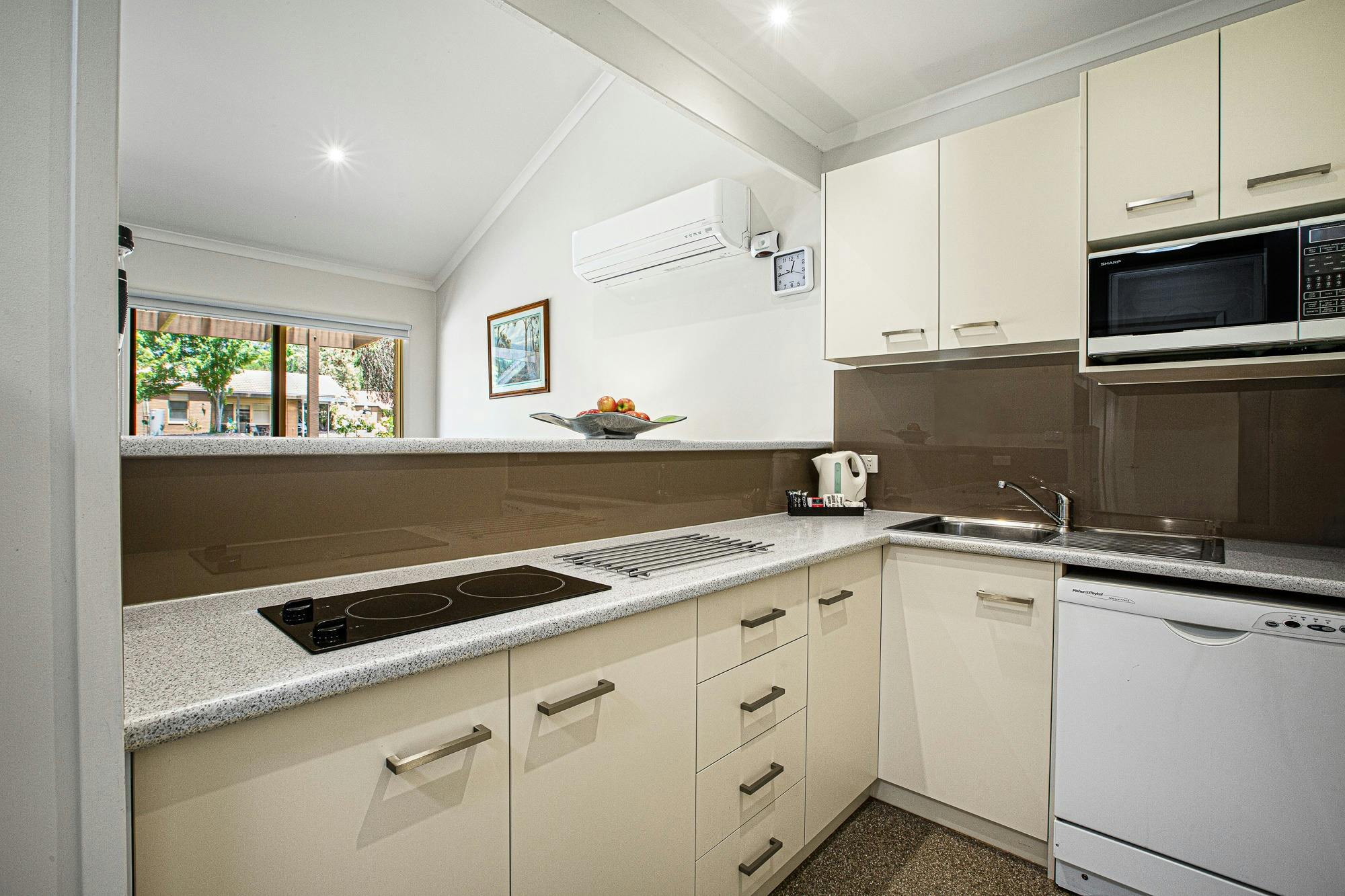 Self contained apartments, cook brekkie or dinner in house if you like