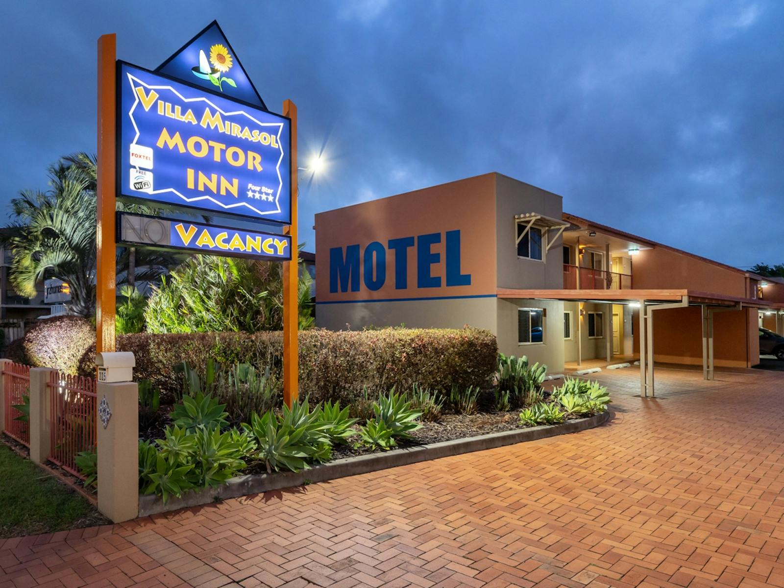 Villa Mirasol Motor Inn Exterior Villa Mirasol Motor Inn Exterior