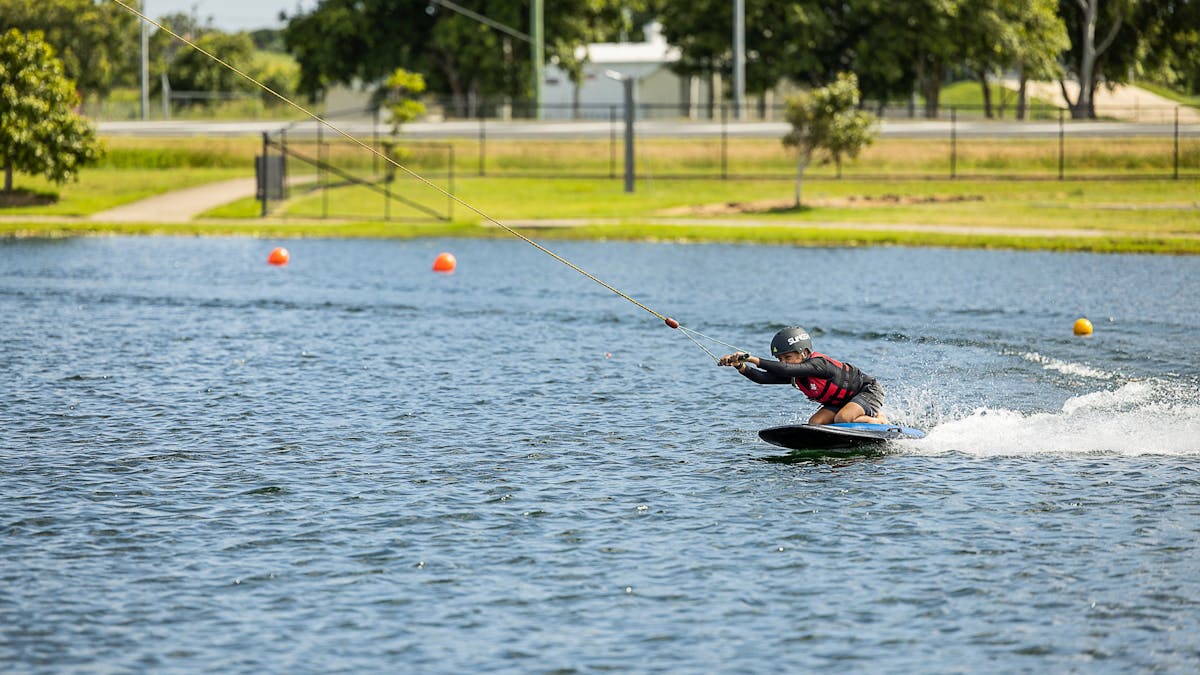 Learn how to kneeboard at the wake park in Mackay