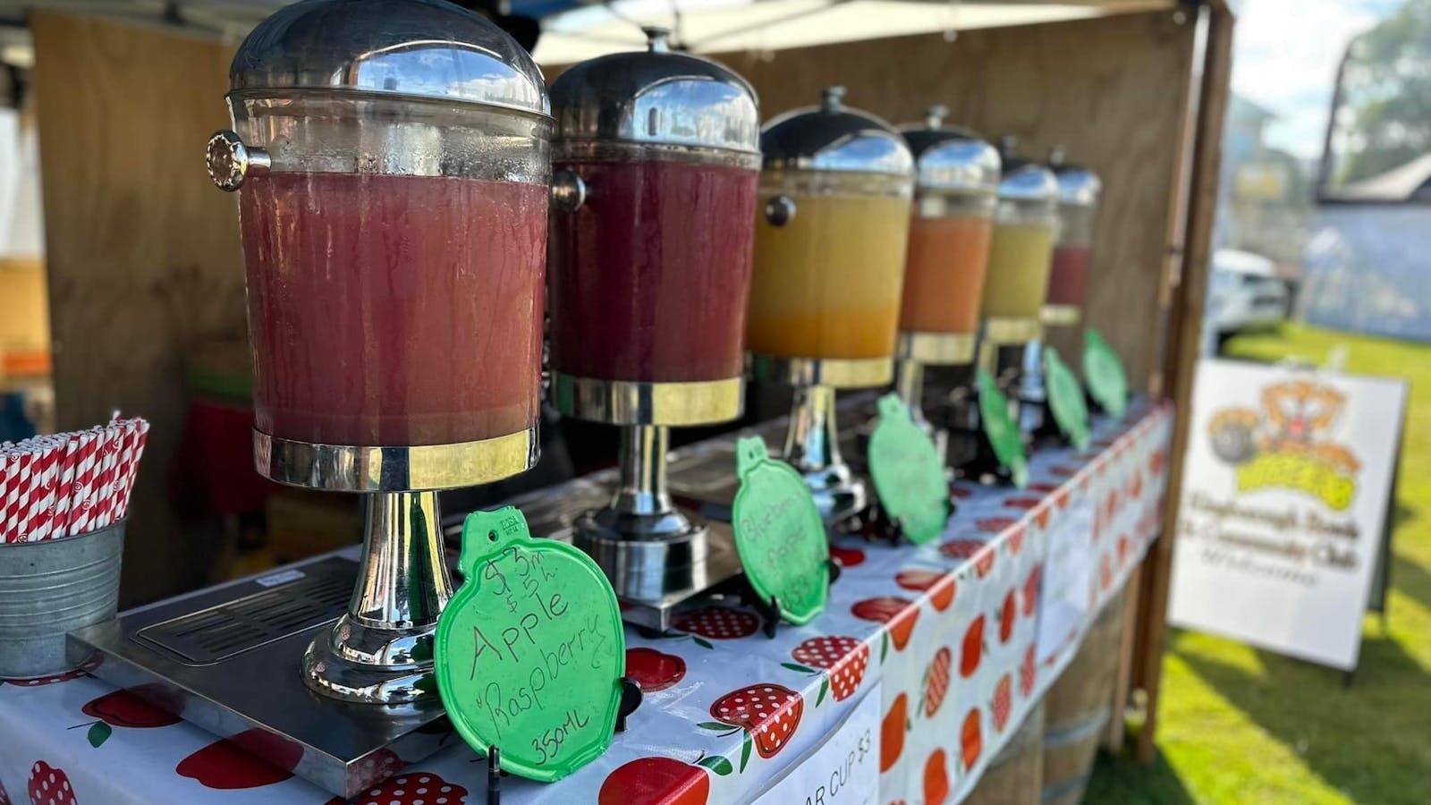 A photo of a fresh squeeze juice stall