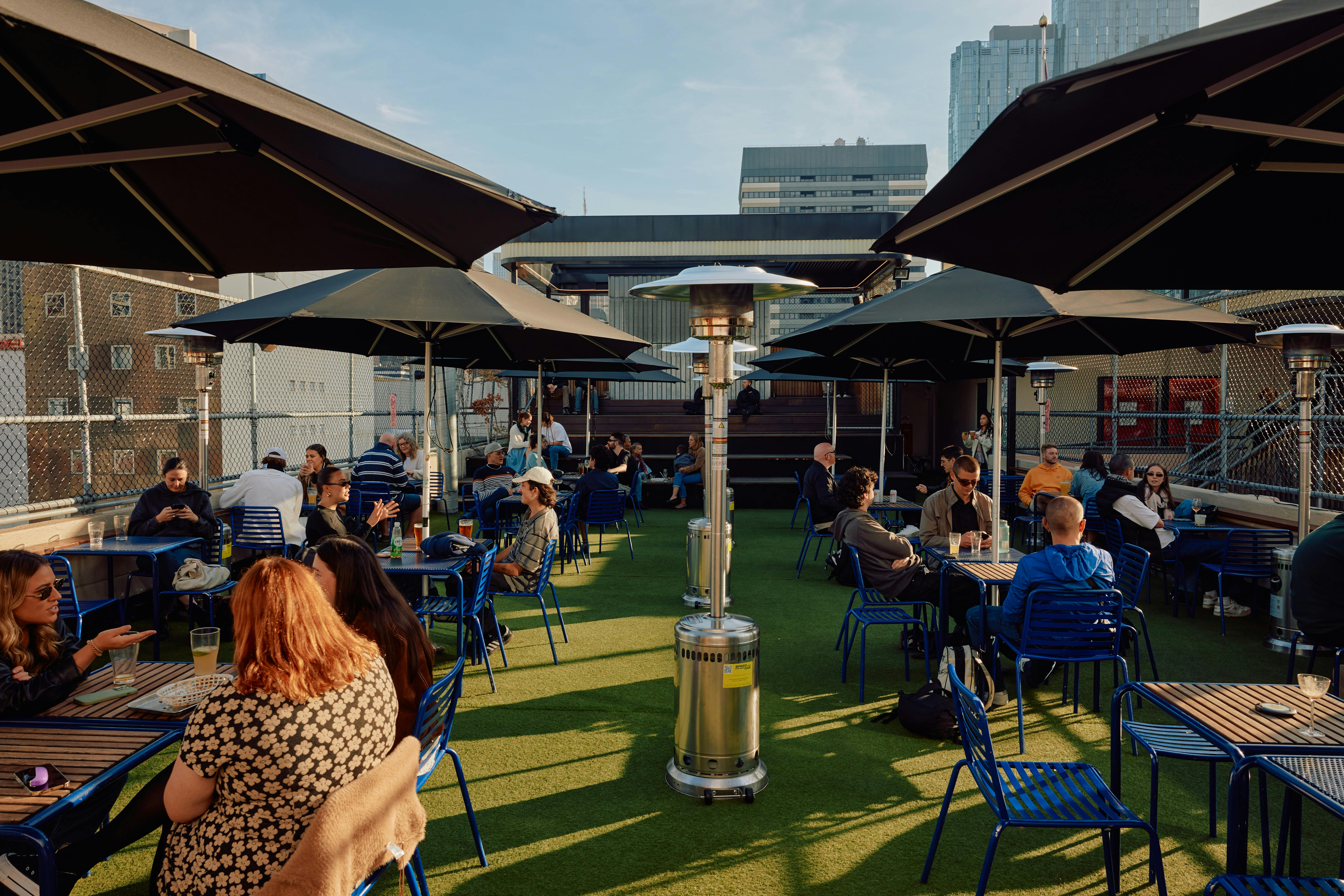 Outdoor drinking and dining