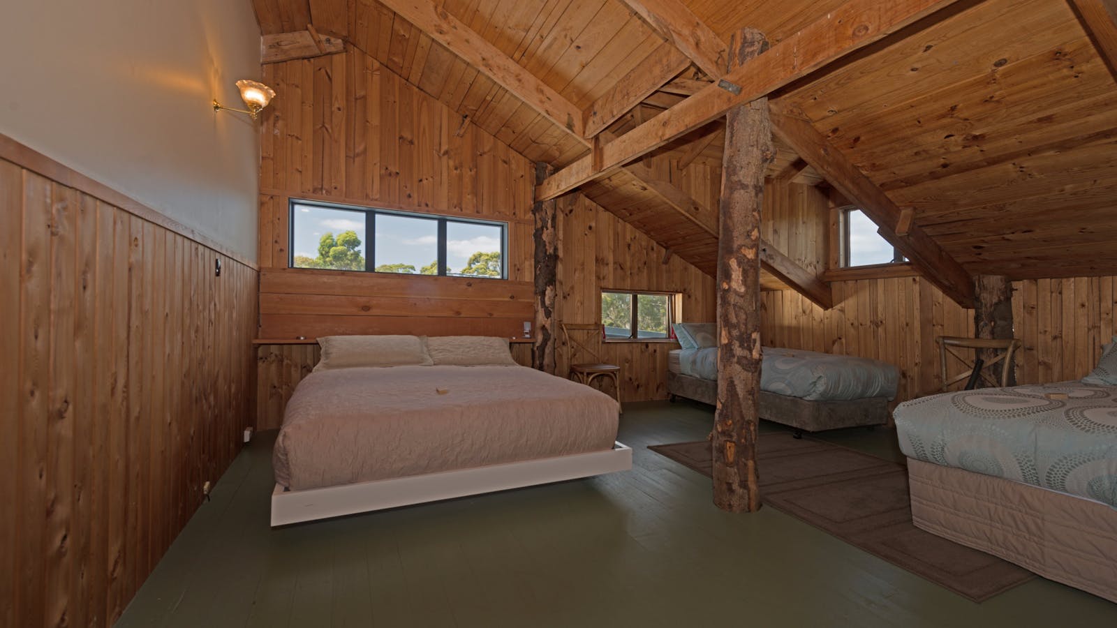 Bruny Island Lodge upstairs bedroom