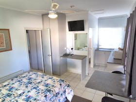 Family Room Dukes Andamooka