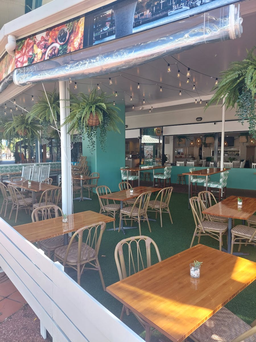 Chop 'n Chill outdoor dining