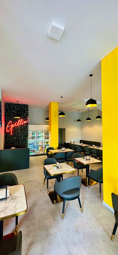 With a beautiful, spacious seating area, Grillin' offers customers a surreal dine-in experience.
