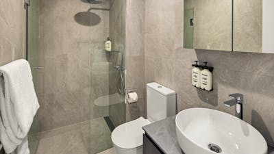 Guestroom bathroom