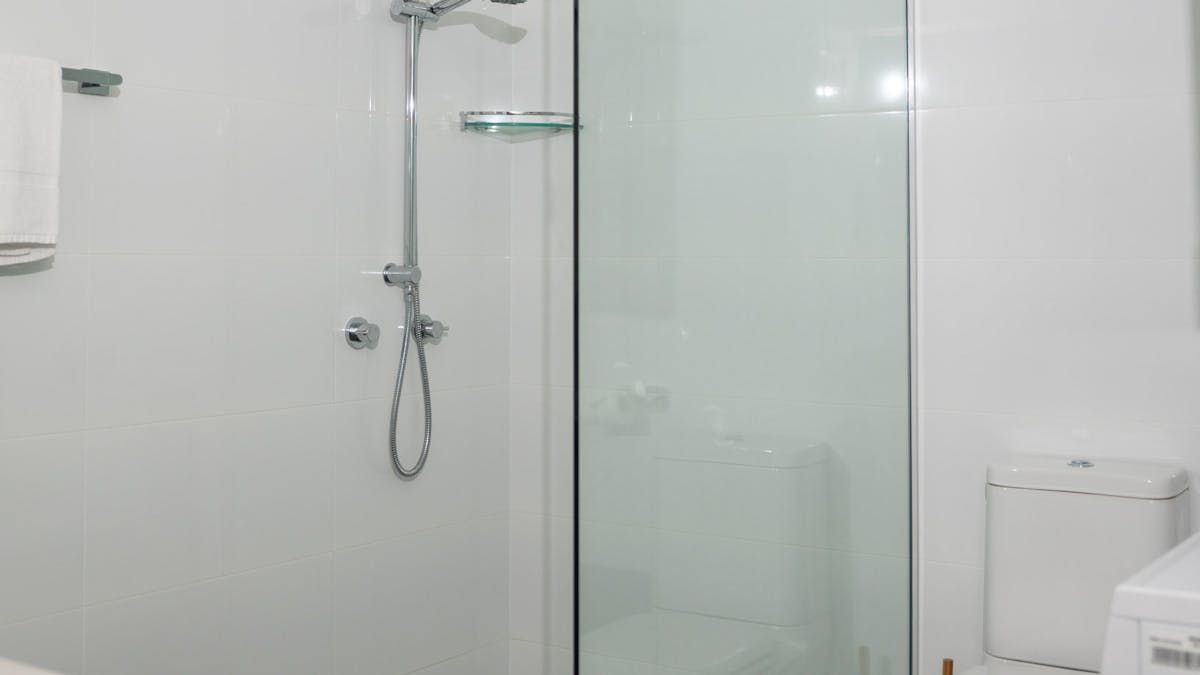 Shelly Bay Resort bathroom image