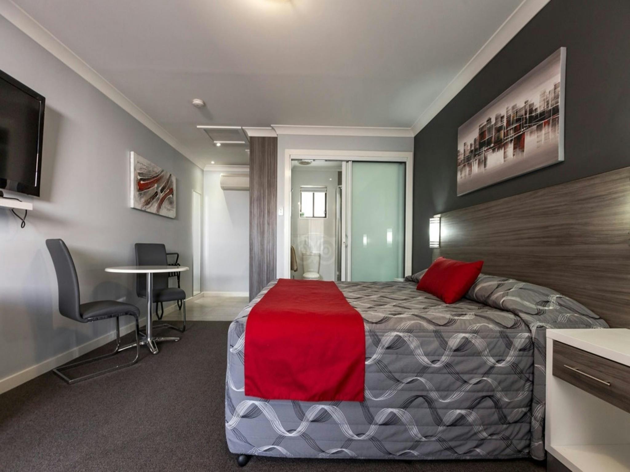 Cattleman's Country Motor Inn and Serviced Apartments