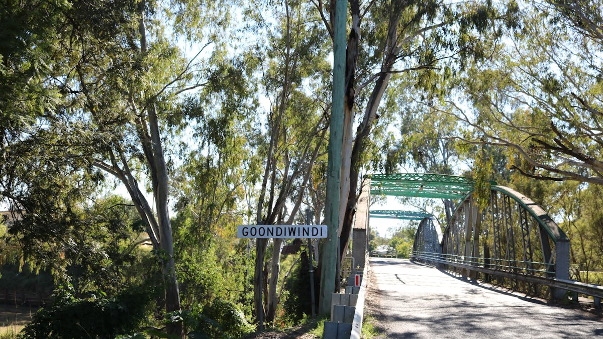 An image of the MacIntyre Bridge as you cross over from New South Wales