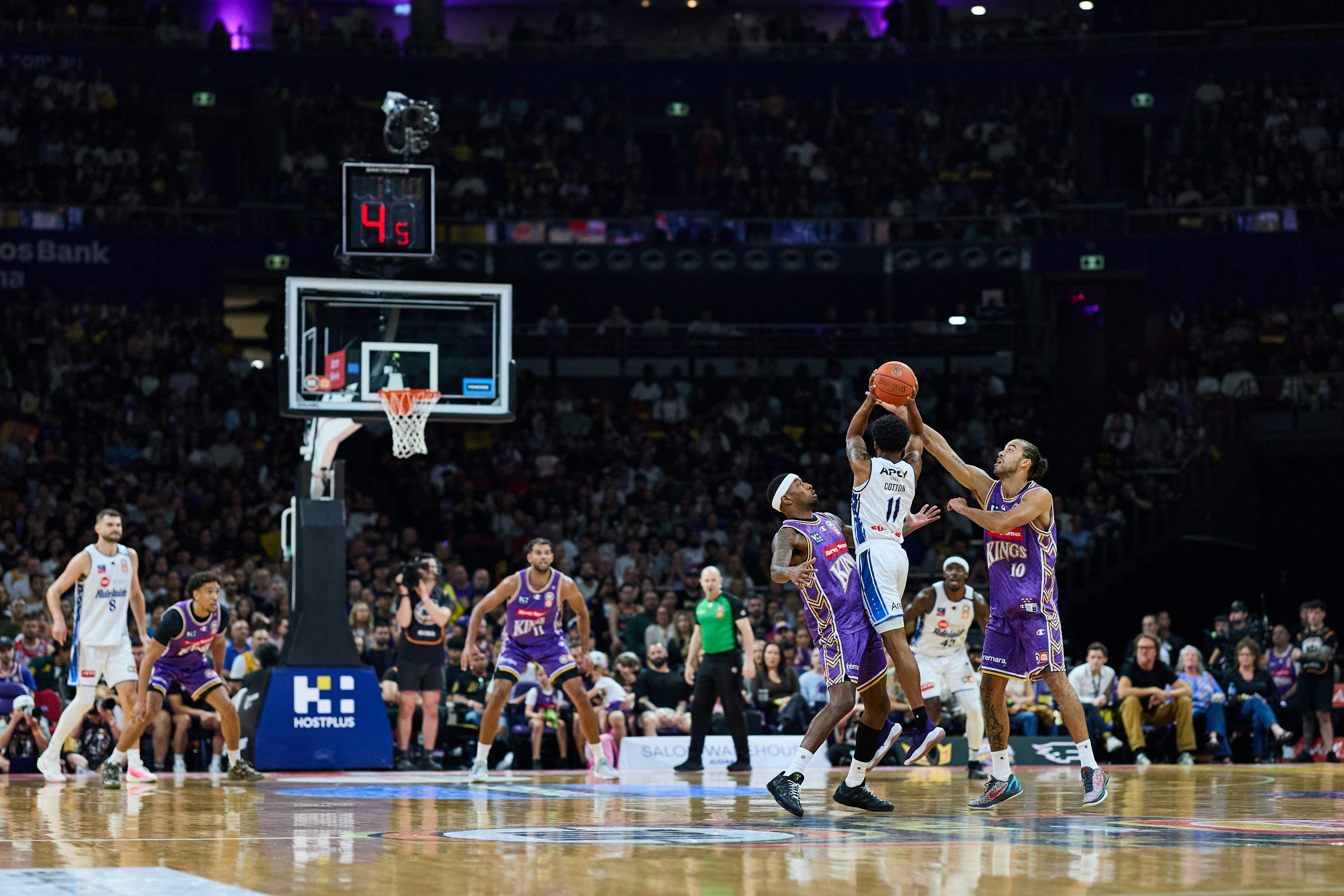 Adelaide shoot with 4 seconds left on the clock