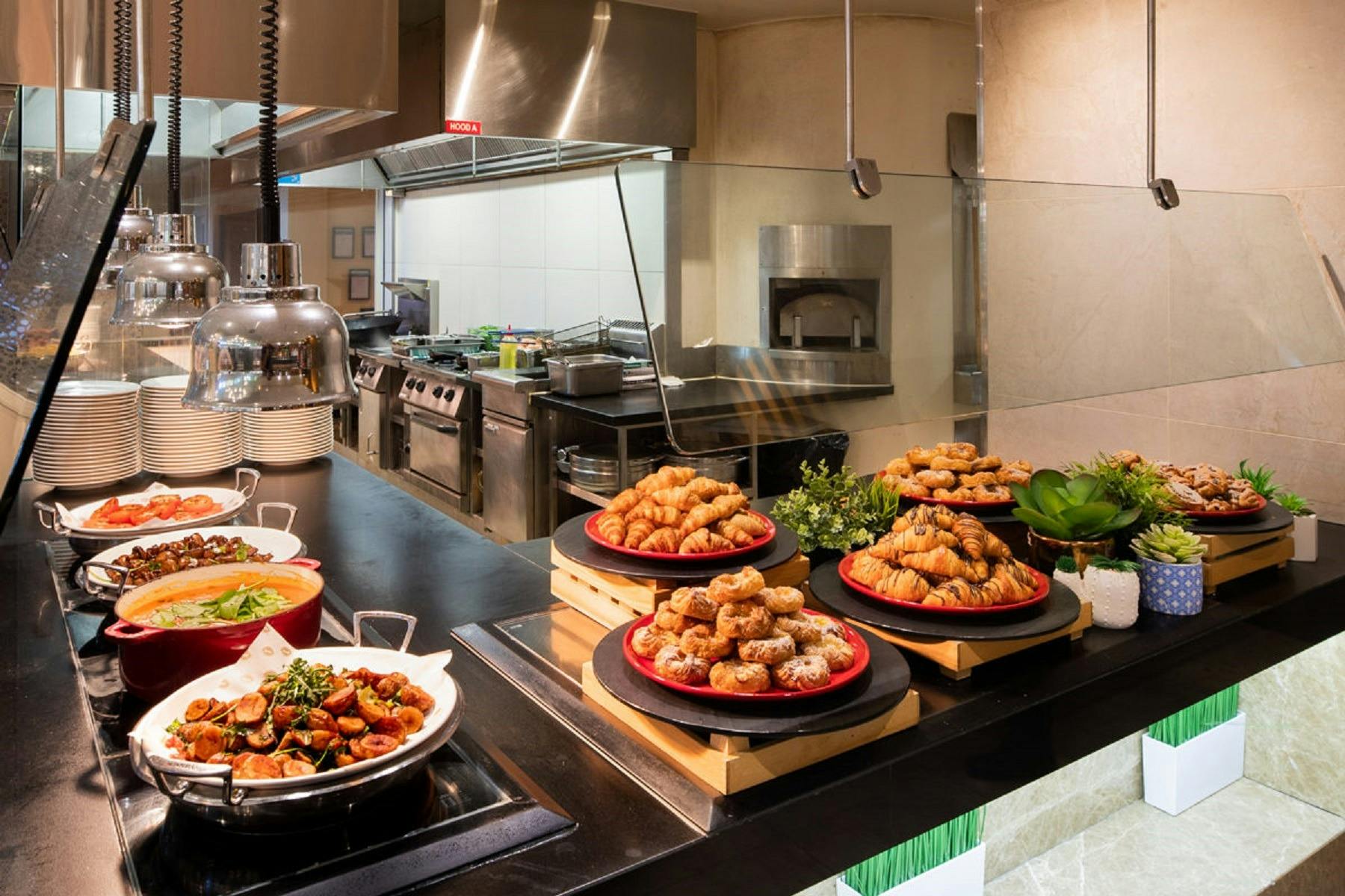 Cove breakfast buffet