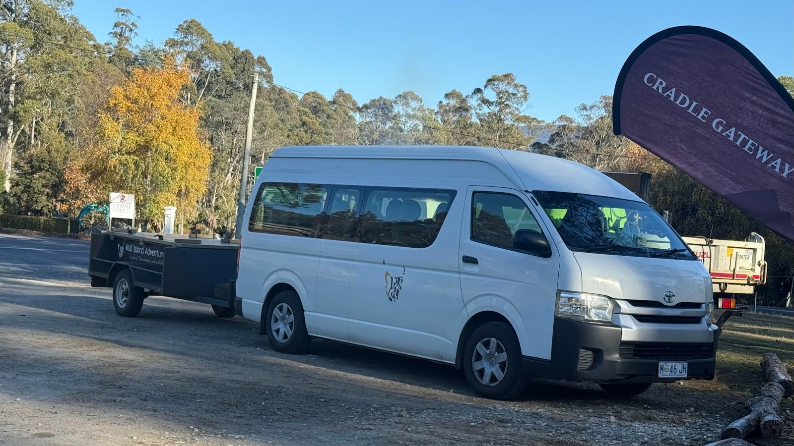 Overland track Transfer Bus
