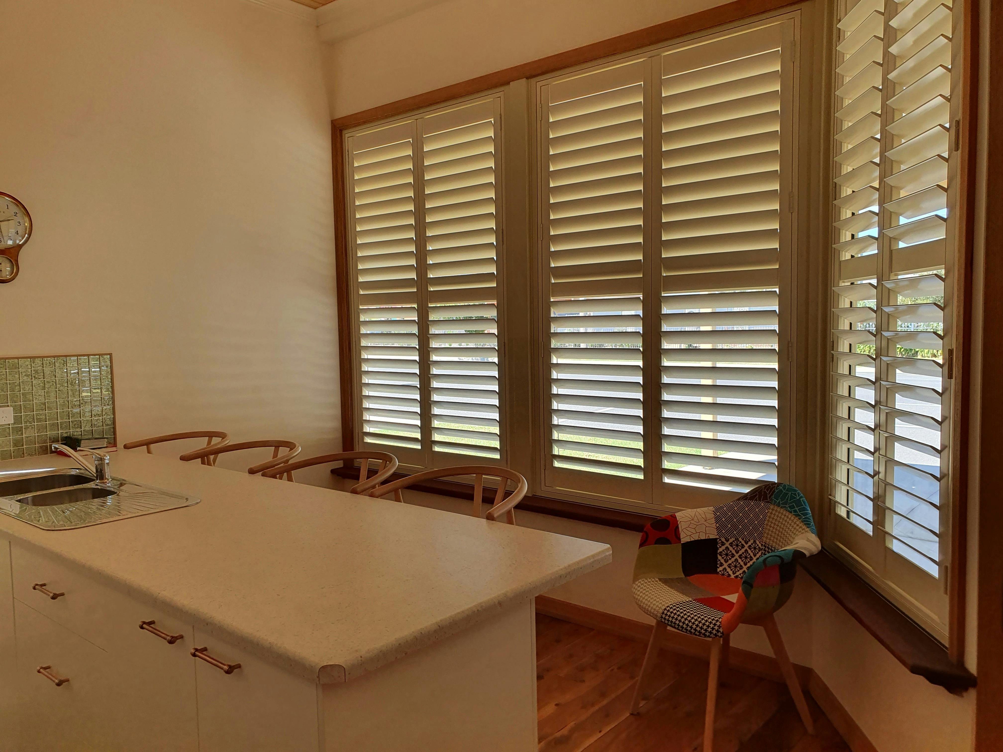 Kitchen area with bench top and four very comfortable chairs plus two more comfy chairs.