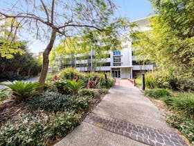 Oaks Brisbane Mews Suites