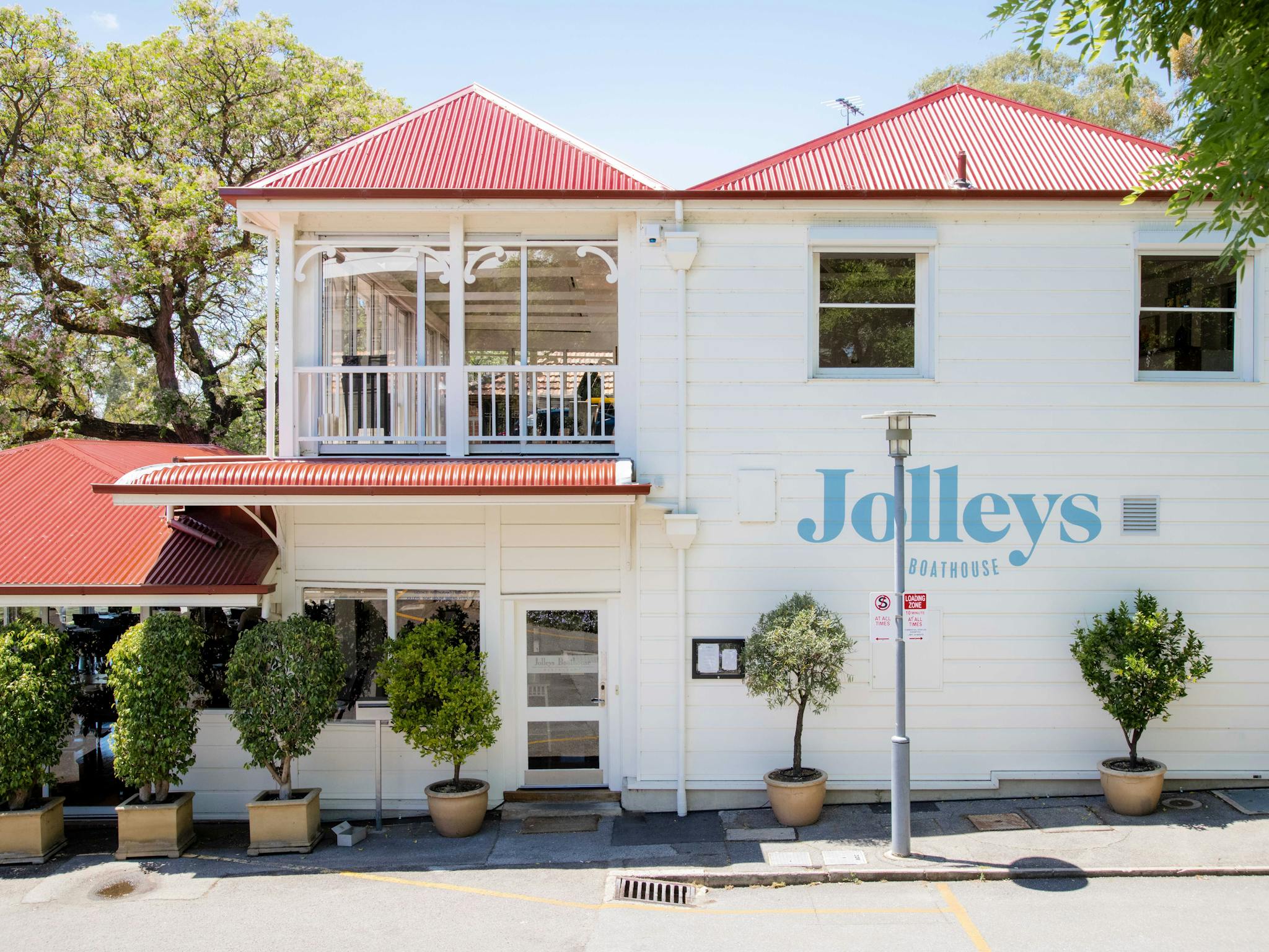 Jolleys Boathouse Restaurant Slider Image 1