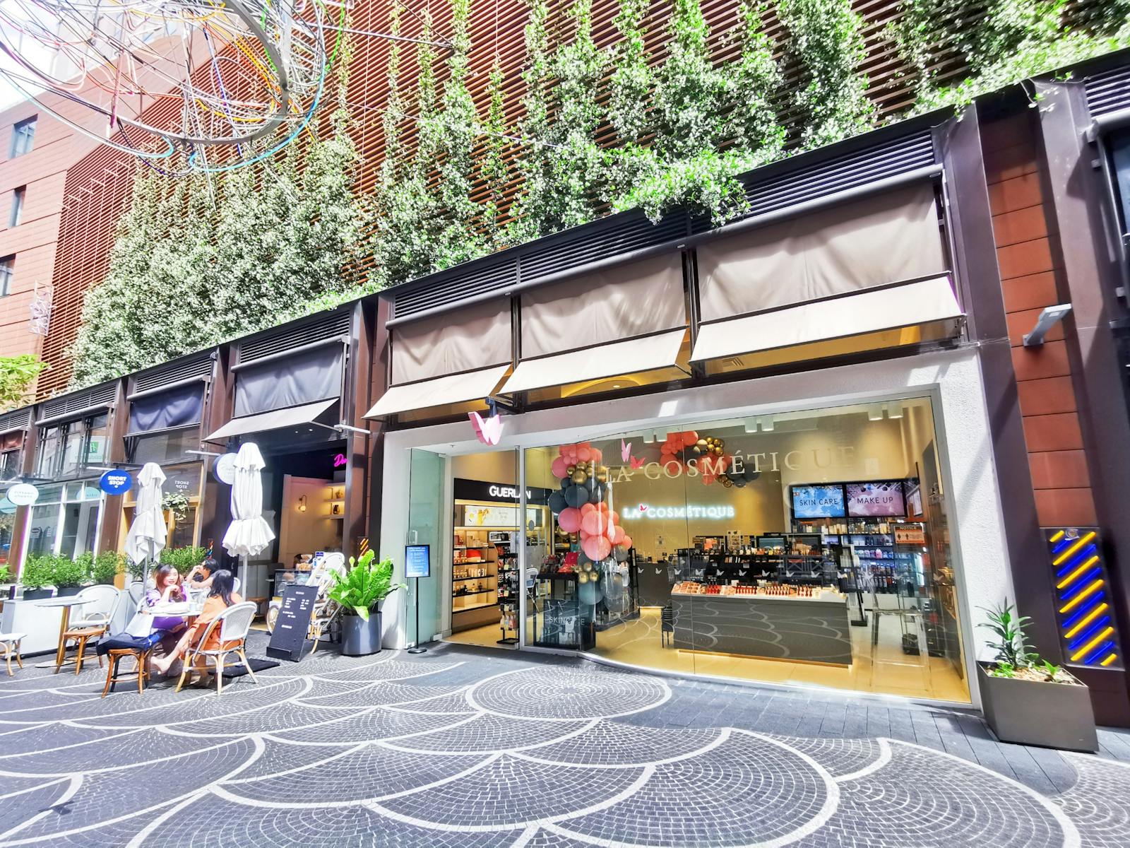The store front of La Cosmetique in Darling Square