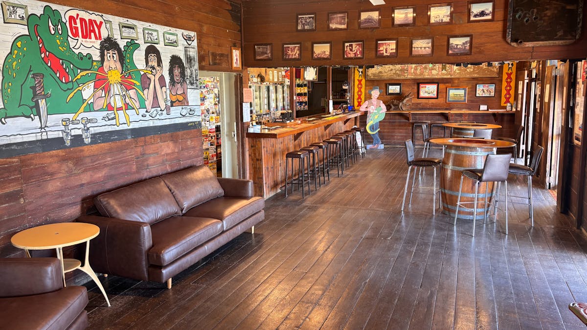 Walkabout Creek Hotel