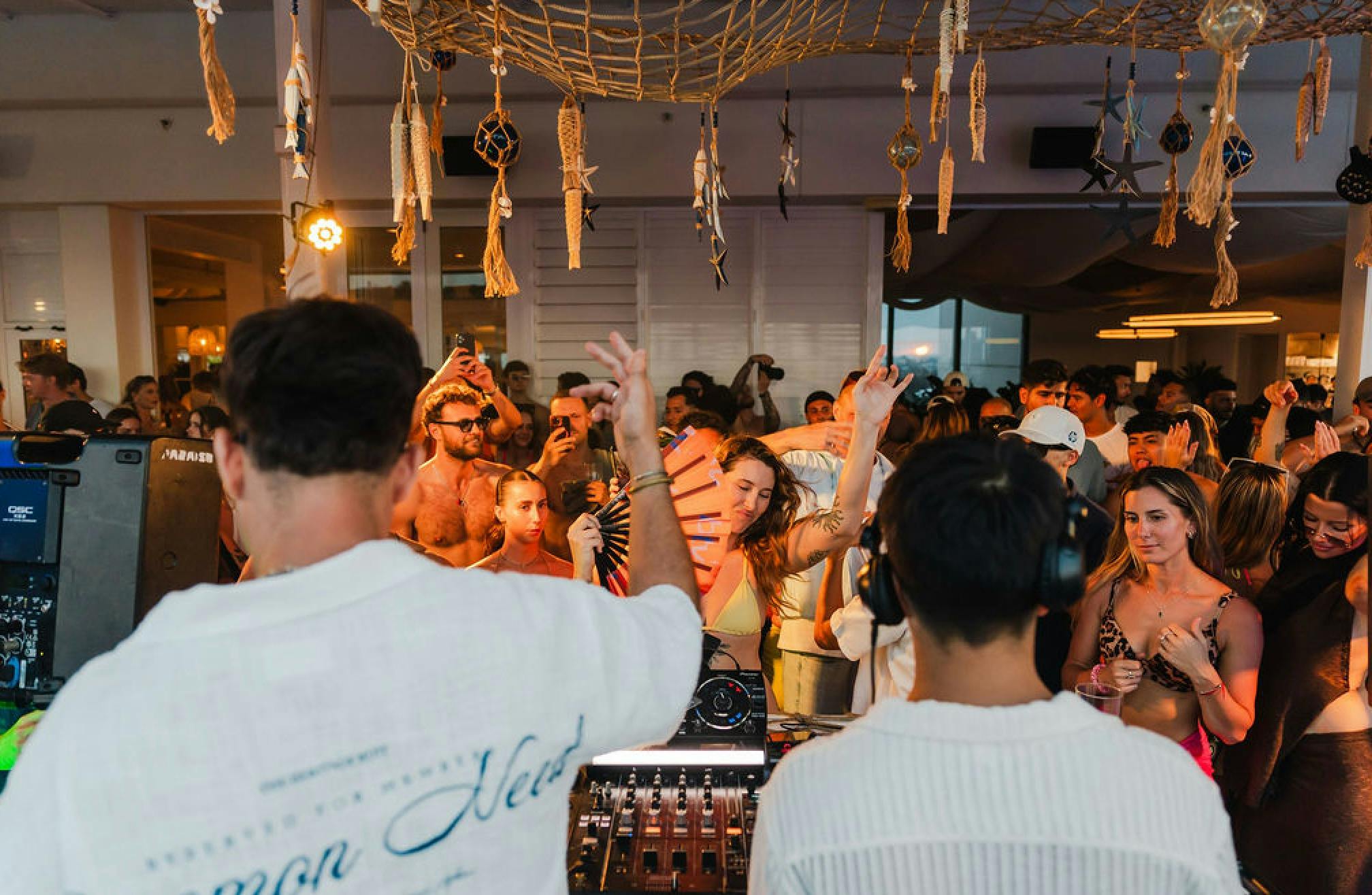 Lina Rooftop Live DJ's