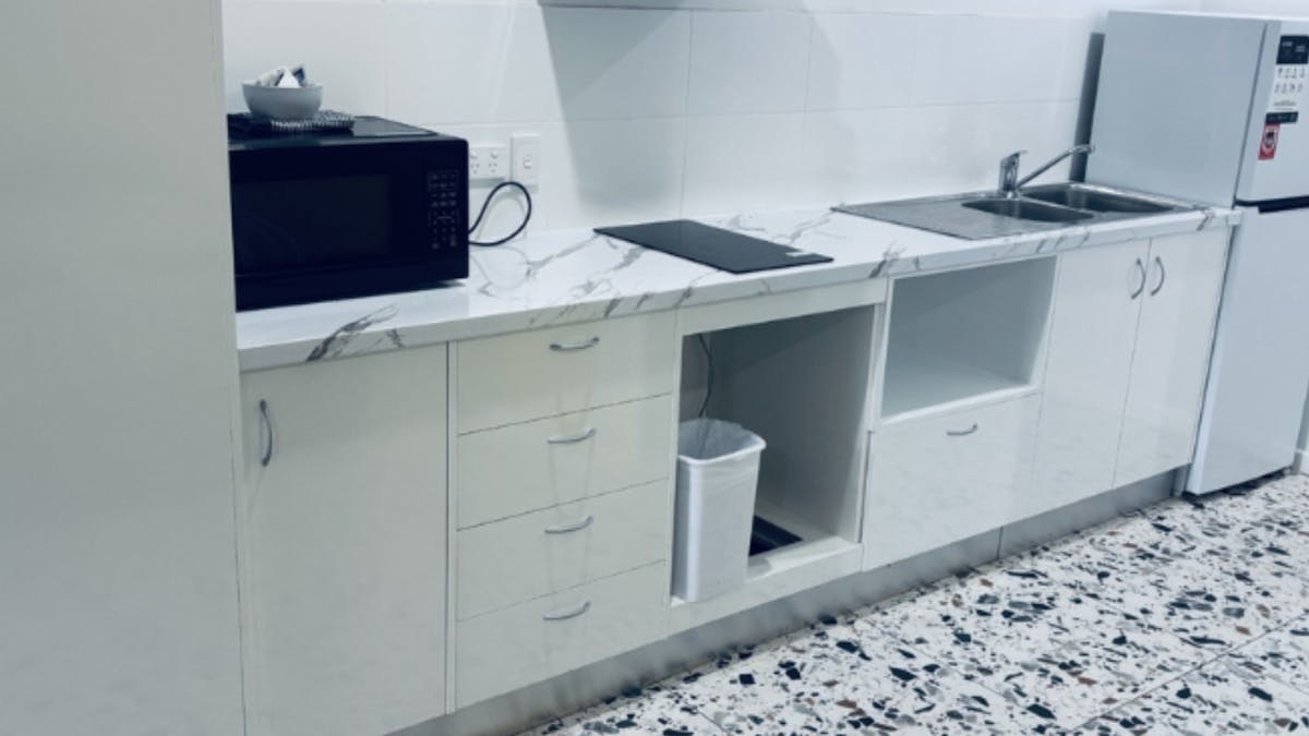 Deluxe Cabin Kitchen