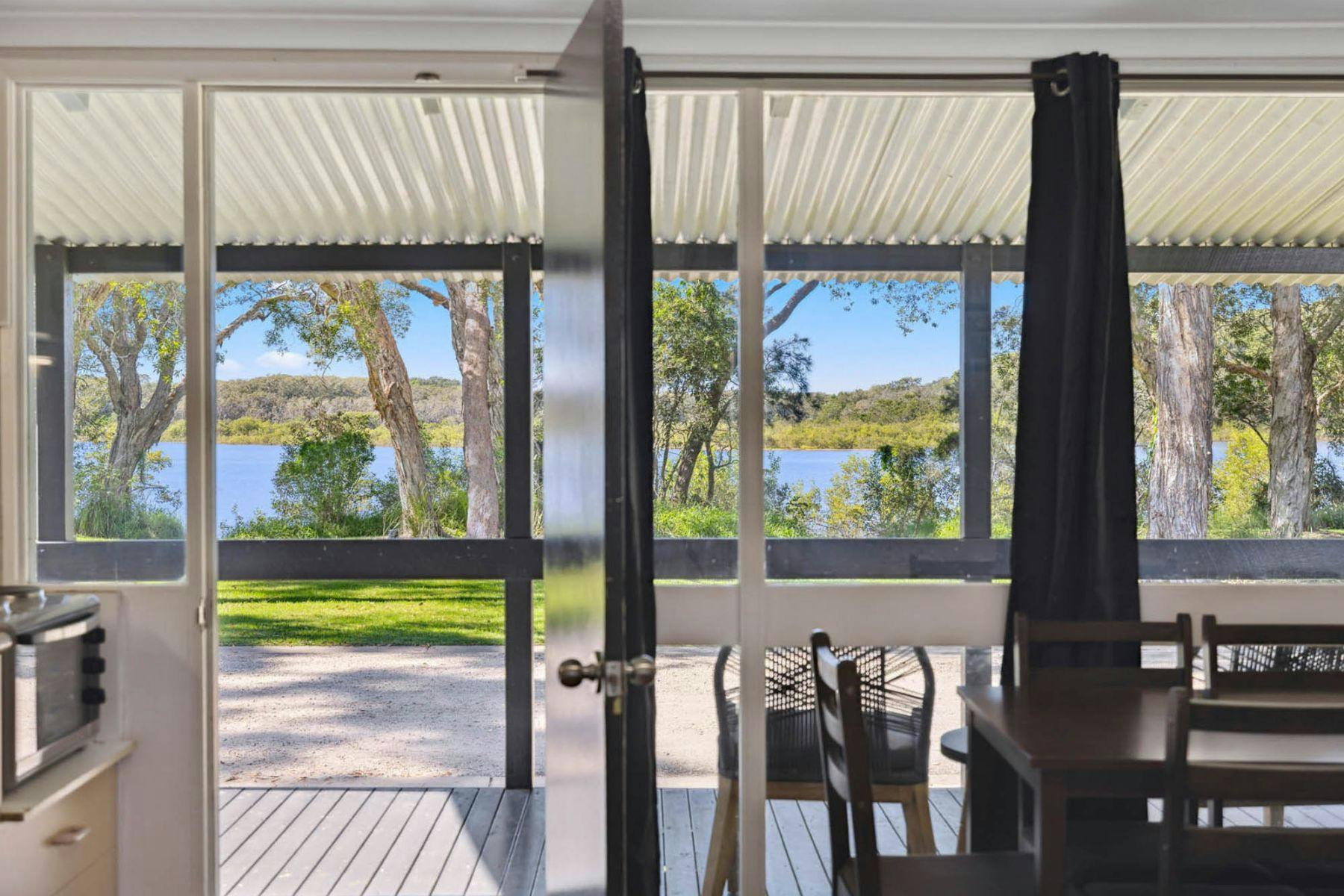 발라 비치 홀리데이 파크 딥 크릭 강이 내려다보이는 저예산 캐빈