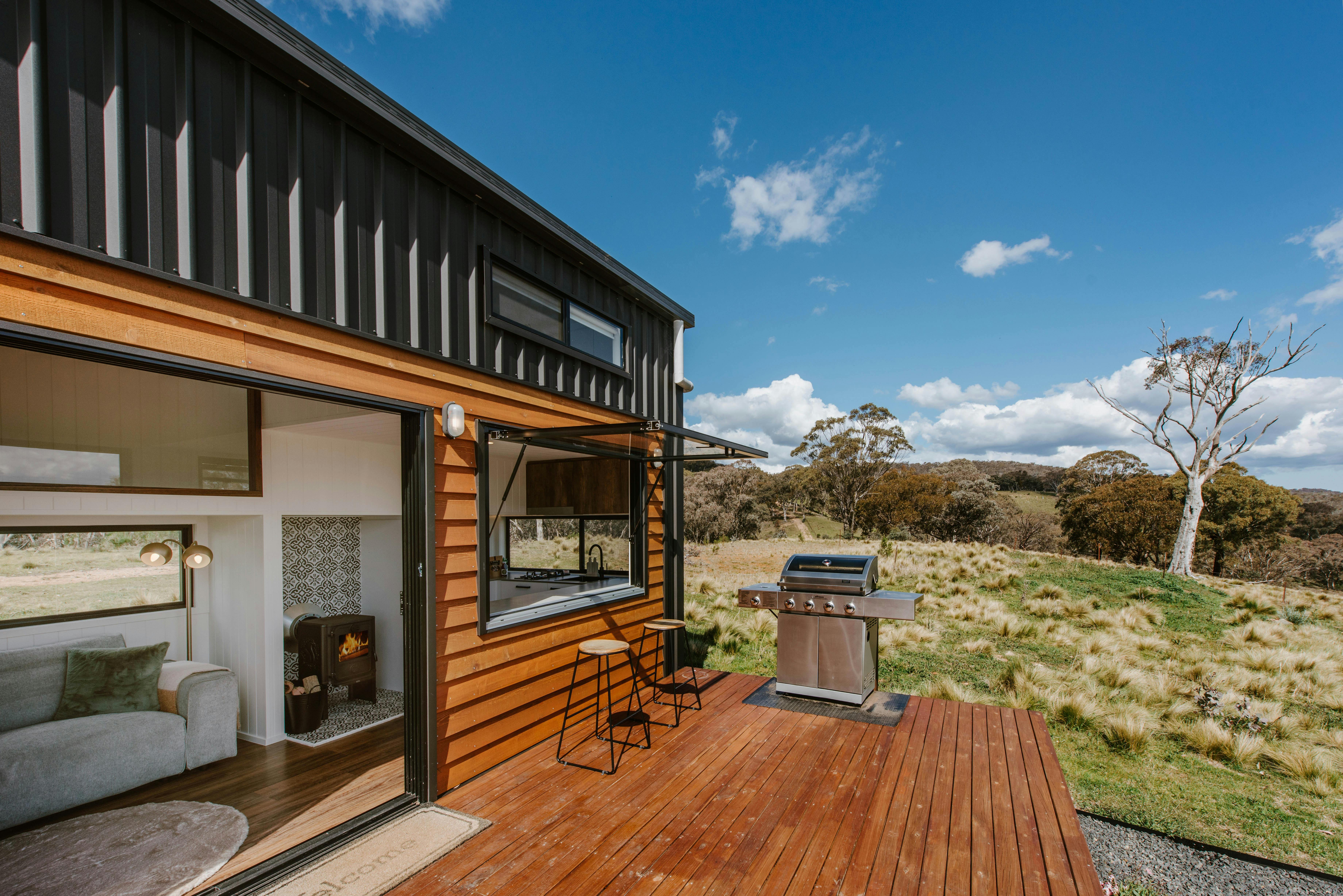 TinyNest - BBQ Breakfast Bar and Indoor Fire
