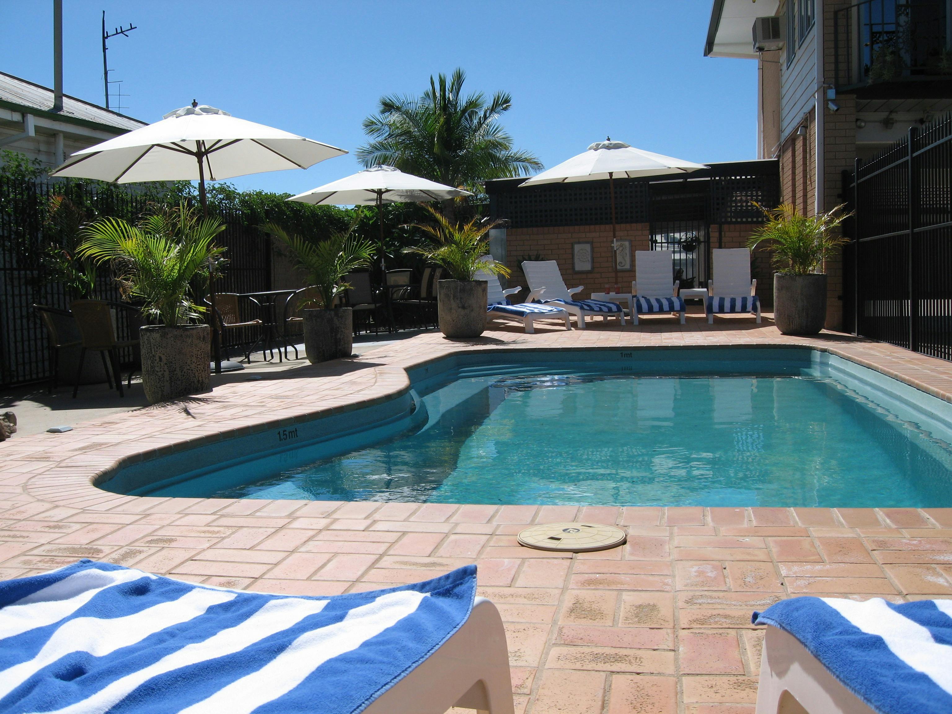 Golden Harvest Motor Inn Pool