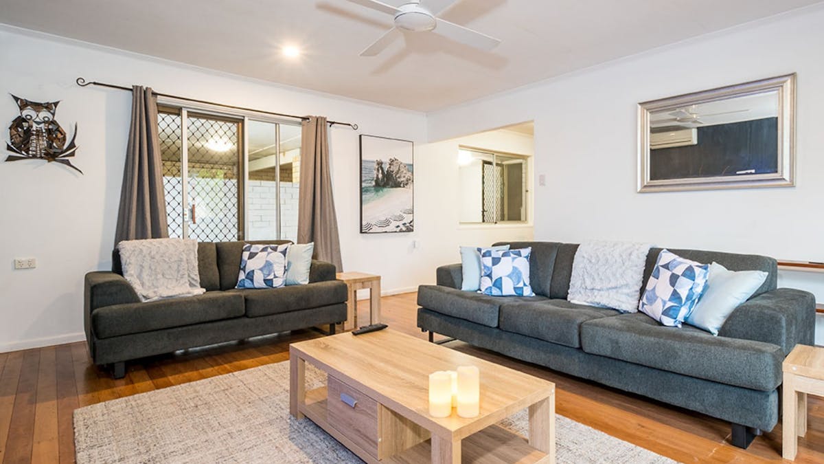 4 Bedroom home in Burleigh - Lounge