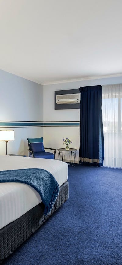 Queen room at Ramada Diplomat Canberra