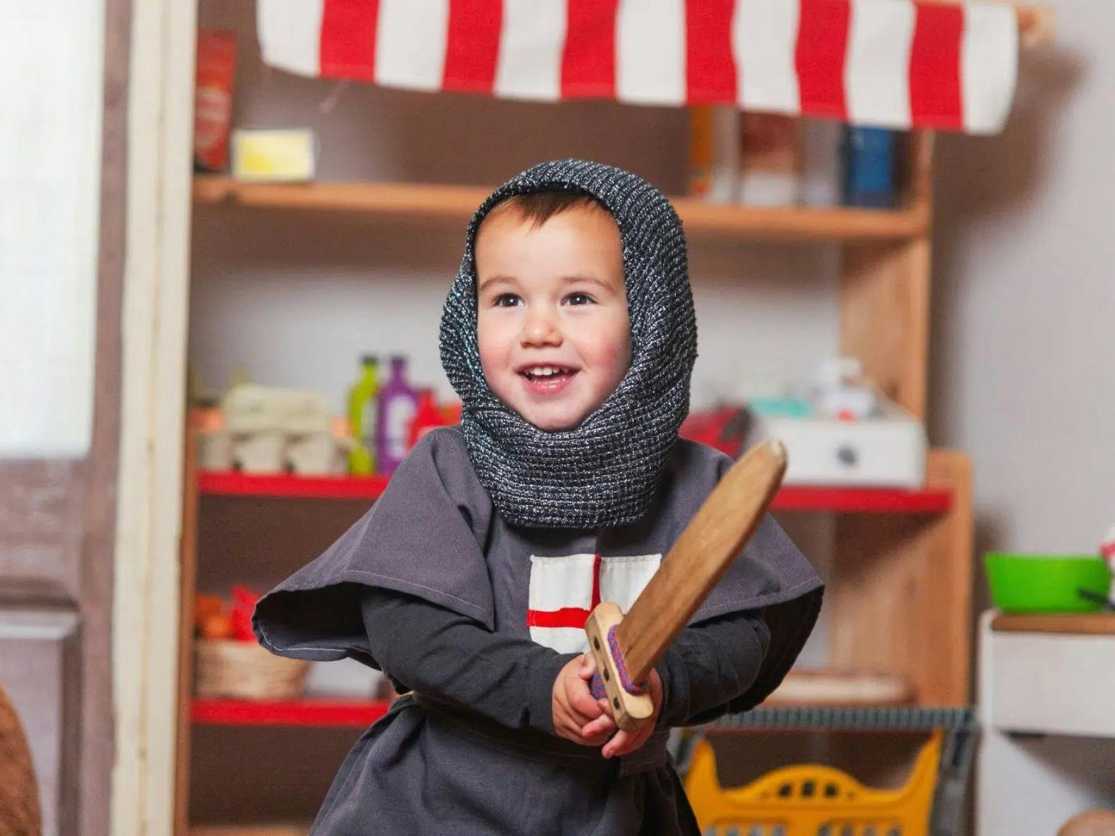 Knight School is coming to The Ginger Factory. Wield a sword and learn knight manoeuvres!