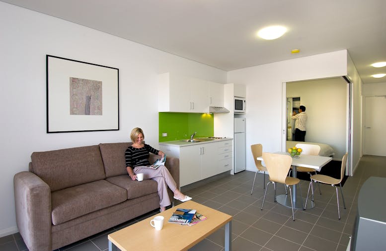 DELUXE ONE BEDROOM APARTMENT
