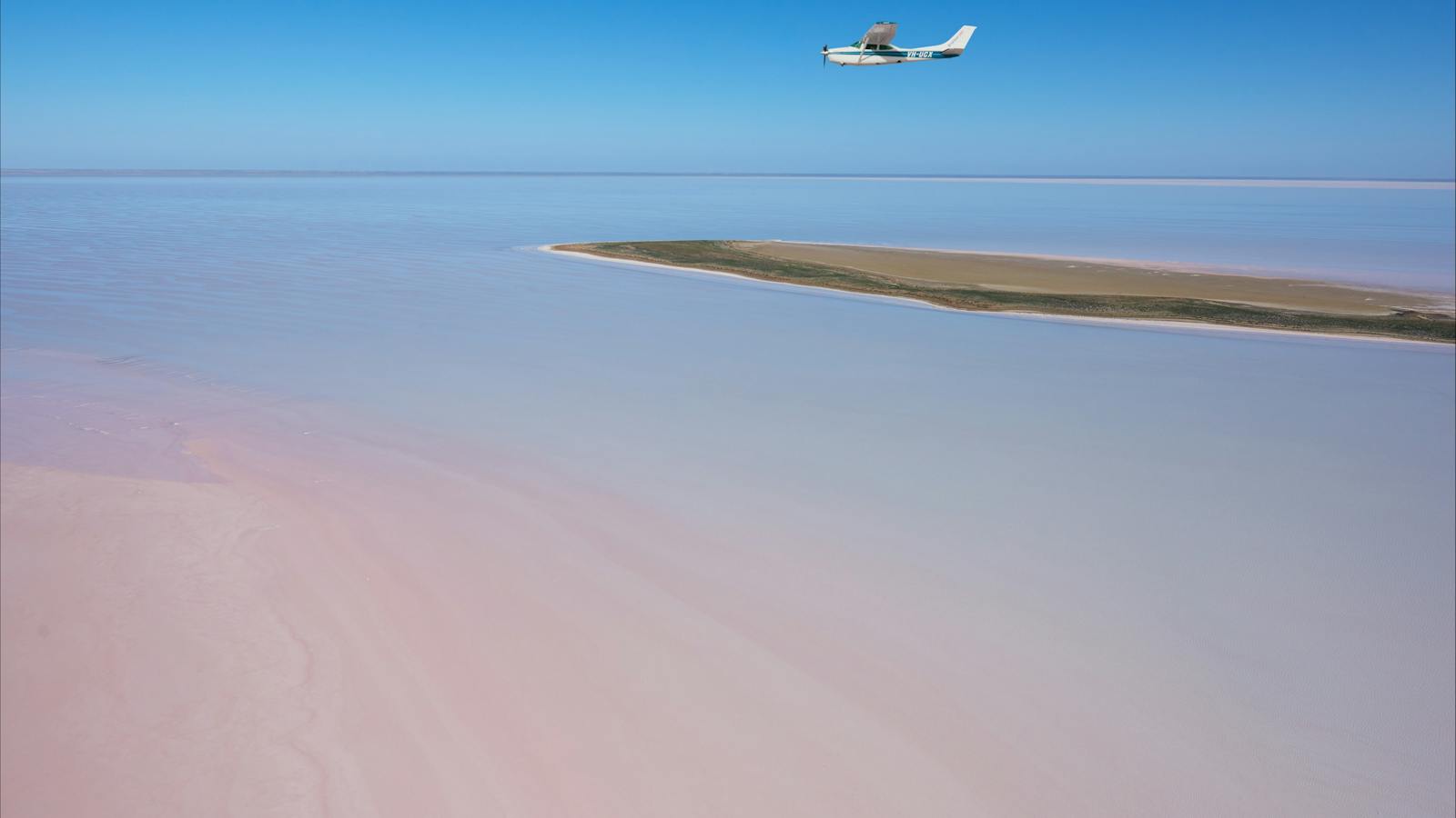 Scenic Flight Lake Eyre - Wilpena Pound Resort