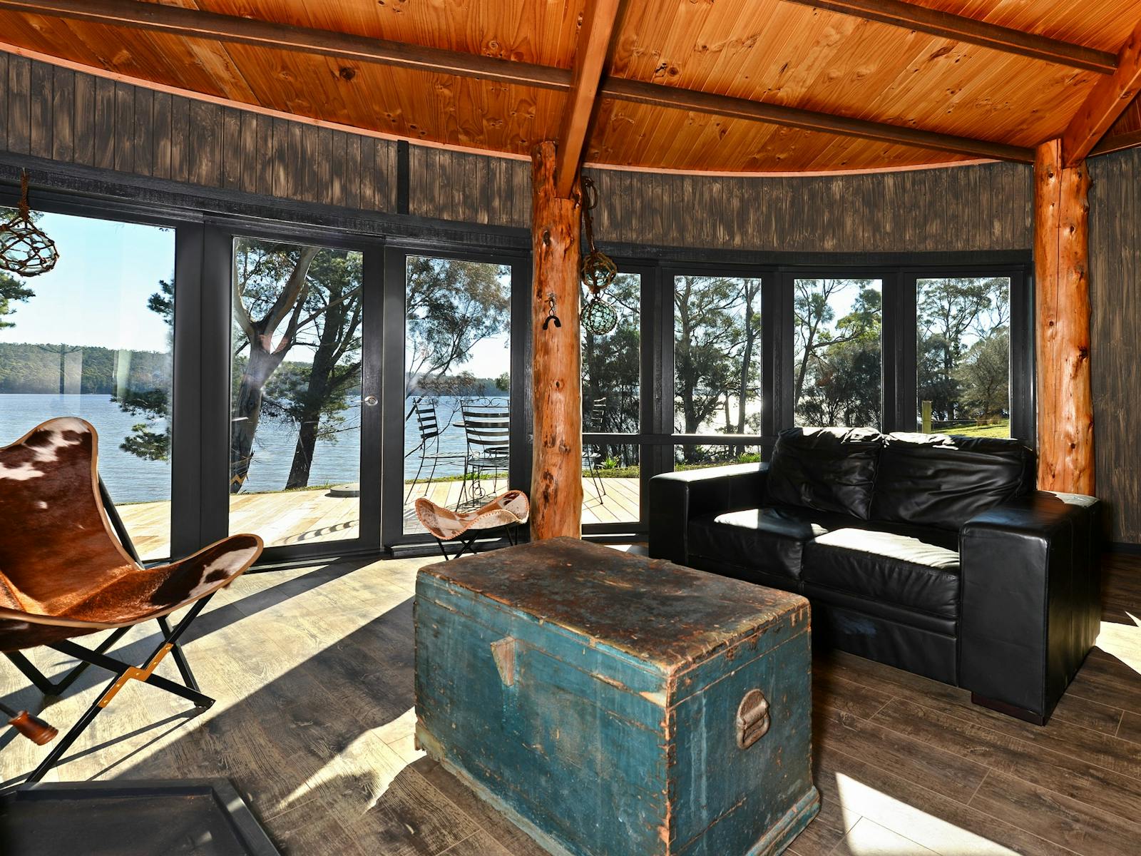 Taylors Bay Cottage: open plan lounge area with view of Taylors Bay.