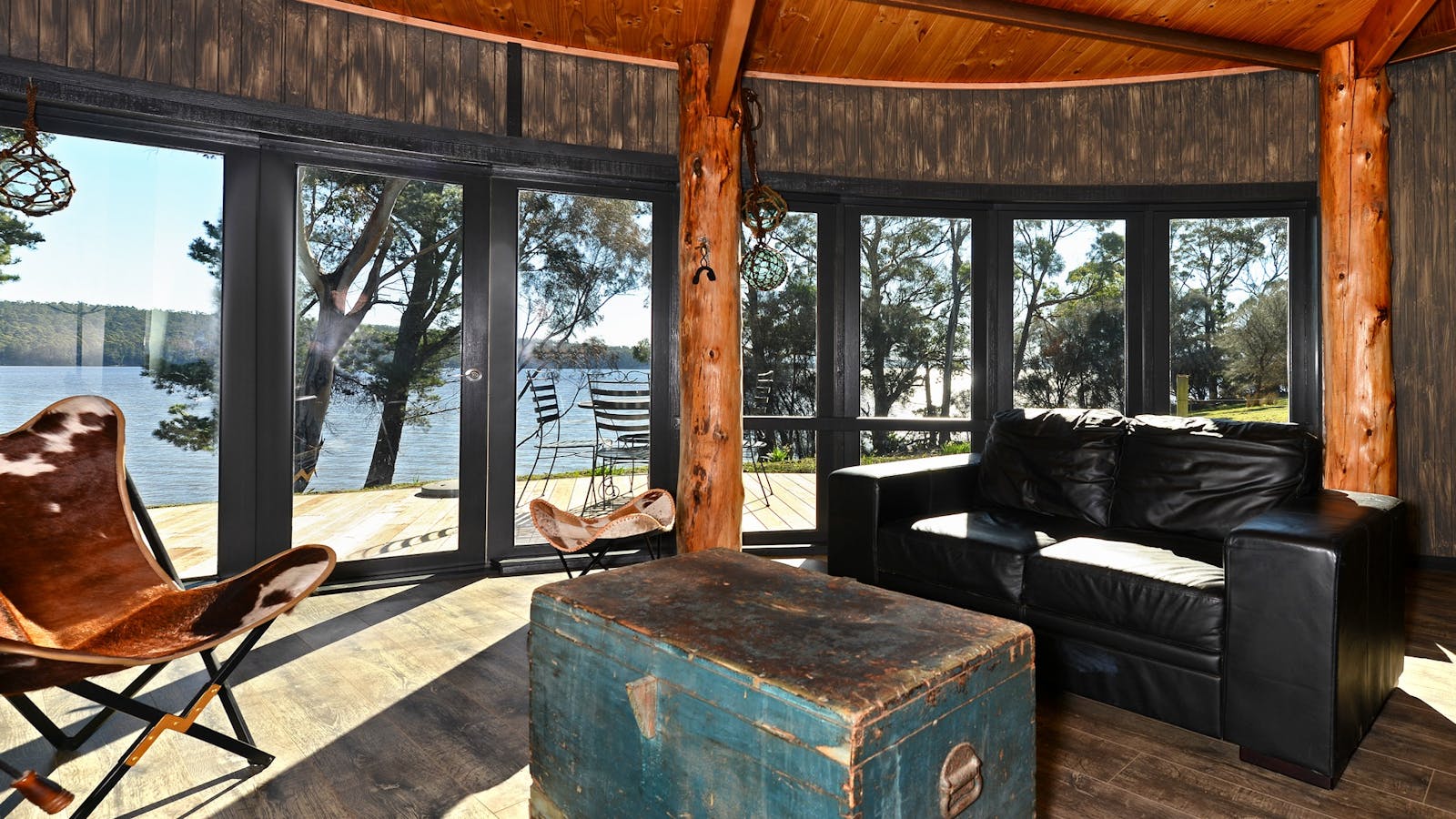 Taylors Bay Cottage: open plan lounge area with view of Taylors Bay.