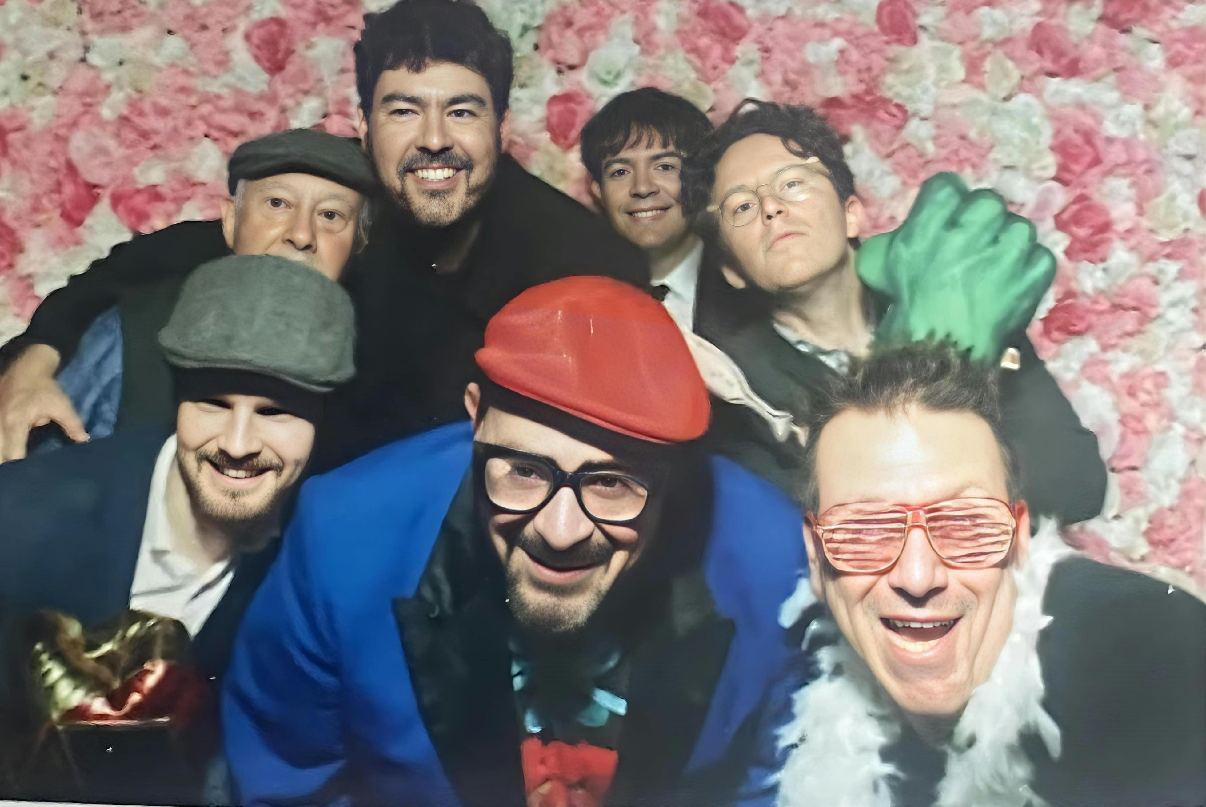 7-piece band pic