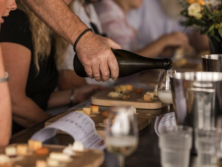 Guide pouring wine
