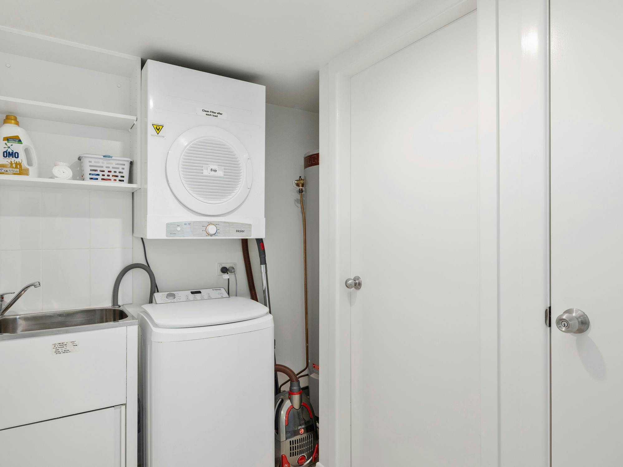 Laundry with washing machine, dryer and tub